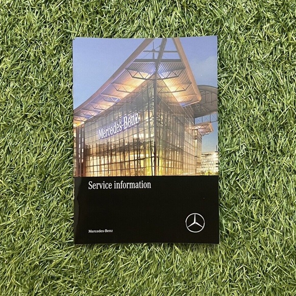 2018 Mercedes-Benz GLC Owners Manual (GLC43 GLC63 AMG, GLC300, GLC350e 4MATIC) - Picture 4 of 12